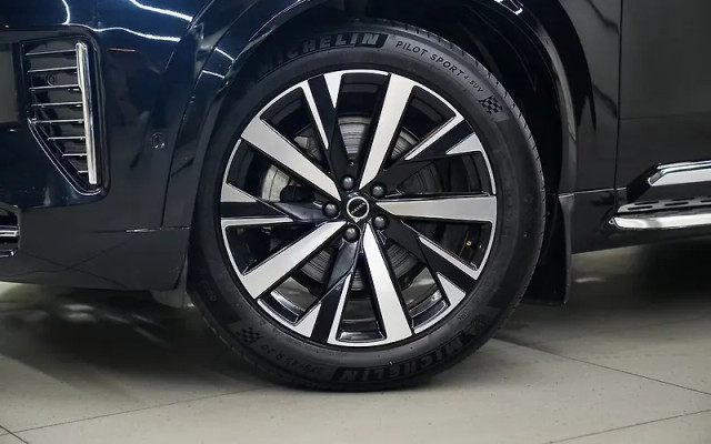 Second-hand 2025 Volvo XC90 B5 AWD Mild hybrid Ultra for sale in New Delhi-2