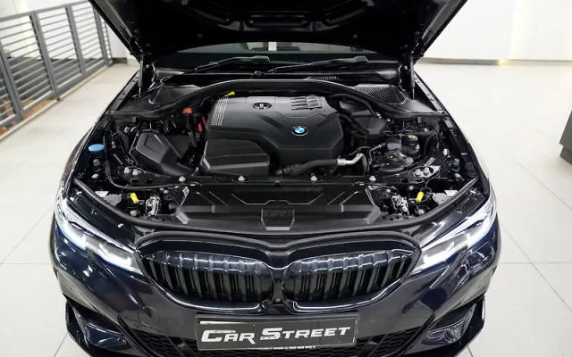 Second-hand 2021 BMW 3 Series Long Wheelbase 330Li M Sport First Edition for sale in New Delhi-3