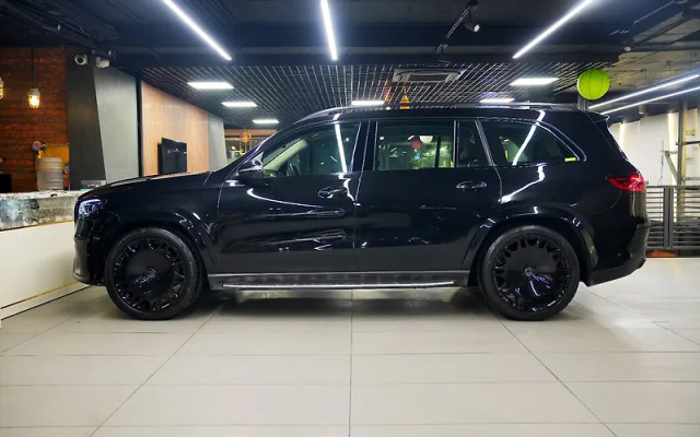 Second-hand 2025 Mercedes-Benz GLS 450d 4matic for sale in New Delhi-2