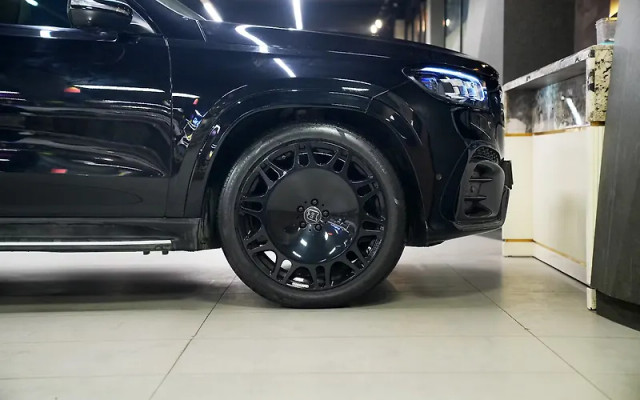 Second-hand 2025 Mercedes-Benz GLS 450d 4matic for sale in New Delhi-3