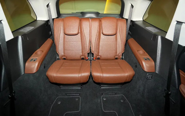 Second-hand 2025 Mercedes-Benz GLS 450d 4matic for sale in New Delhi-4