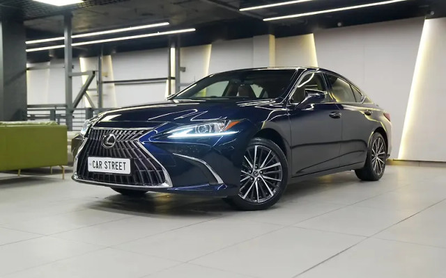 Lexus ES 300h Luxury Second-hand 2024 Lexus ES 300h Luxury for sale in New Delhi-1