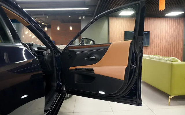 Lexus ES 300h Luxury Second-hand 2024 Lexus ES 300h Luxury for sale in New Delhi-5