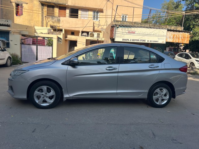 Second-hand 2014 Honda City i VTEC CVT VX for sale in New Delhi-3