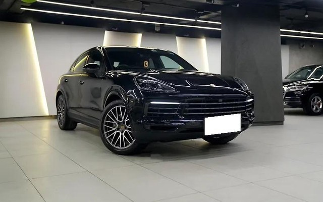 Second-hand 2022 Porsche Cayenne E-Hybrid Platinum Edition for sale in New Delhi