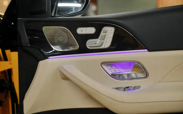 Second-hand 2023 Mercedes-Benz GLS 400d 4MATIC for sale in New Delhi-4