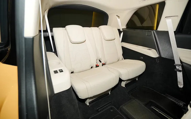 Second-hand 2023 Mercedes-Benz GLS 400d 4MATIC for sale in New Delhi-6