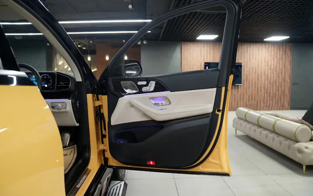 Second-hand 2023 Mercedes-Benz GLS 400d 4MATIC for sale in New Delhi-2