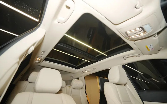 Second-hand 2023 Mercedes-Benz GLS 400d 4MATIC for sale in New Delhi-3