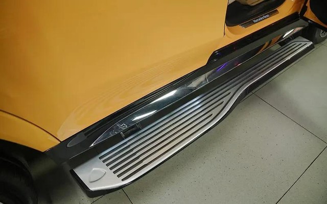 Second-hand 2023 Mercedes-Benz GLS 400d 4MATIC for sale in New Delhi-5