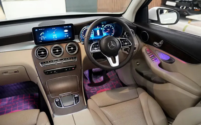 Second-hand 2022 Mercedes-Benz GLC 200 for sale in New Delhi-5