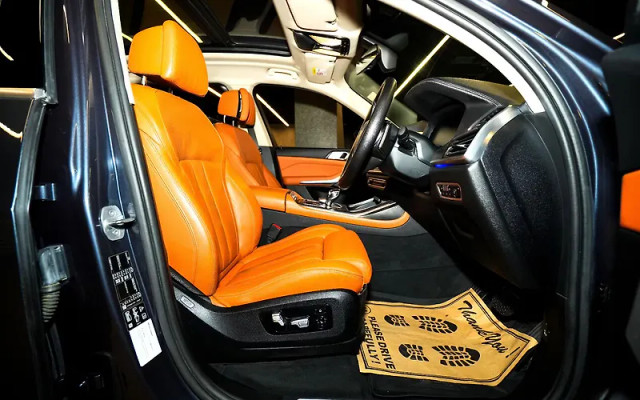 Second-hand 2019 BMW X7 xDrive30d DPE Signature for sale in New Delhi-3