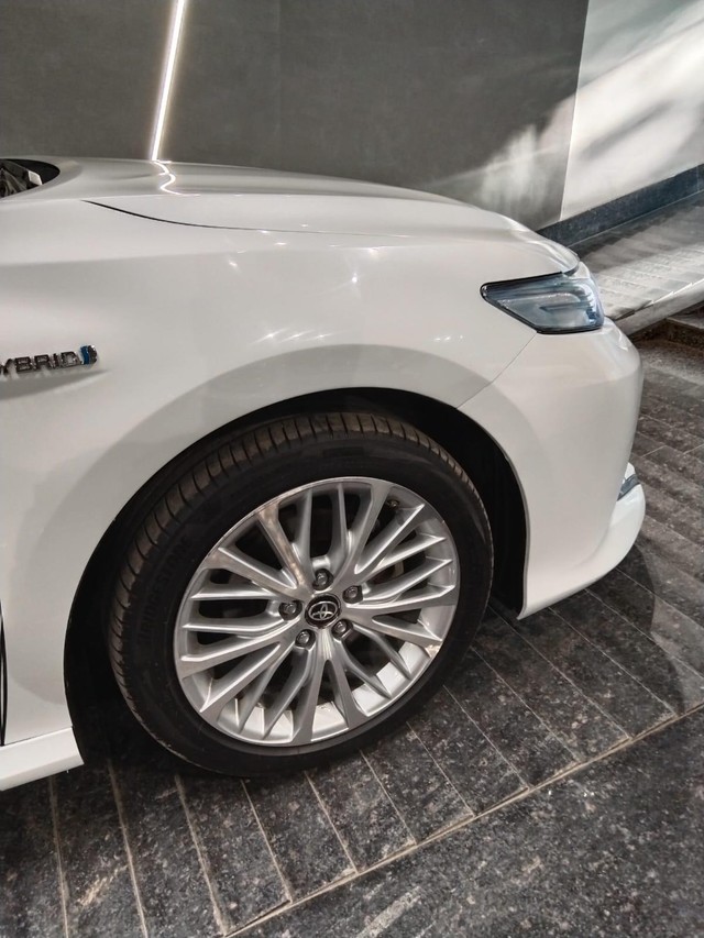 Second-hand 2021 Toyota Camry Hybrid 2.5 for sale in New Delhi-7