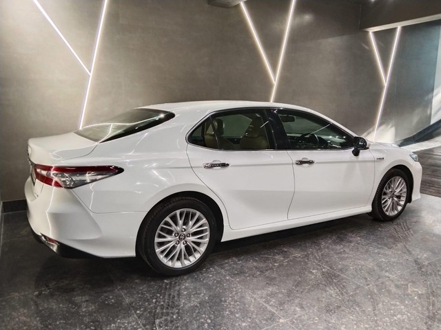 Second-hand 2021 Toyota Camry Hybrid 2.5 for sale in New Delhi-2