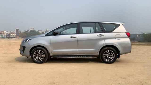 Second-hand 2022 Toyota Innova Crysta 2.4 GX 7 STR AT for sale in New Delhi-4