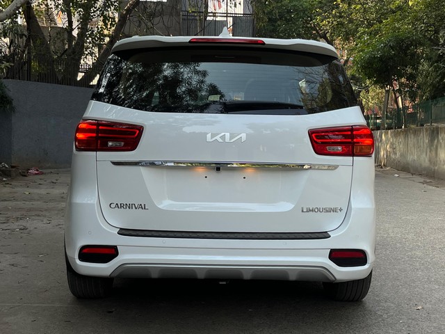 Second-hand 2022 Kia Carnival Limousine Plus for sale in New Delhi-2