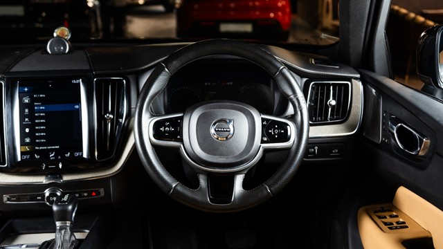 Second-hand 2019 Volvo XC60 Inscription D5 BSIV for sale in New Delhi-5