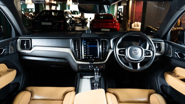 Second-hand 2019 Volvo XC60 Inscription D5 BSIV for sale in New Delhi-10