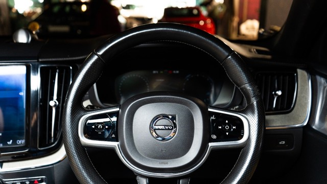 Second-hand 2019 Volvo XC60 Inscription D5 BSIV for sale in New Delhi-14