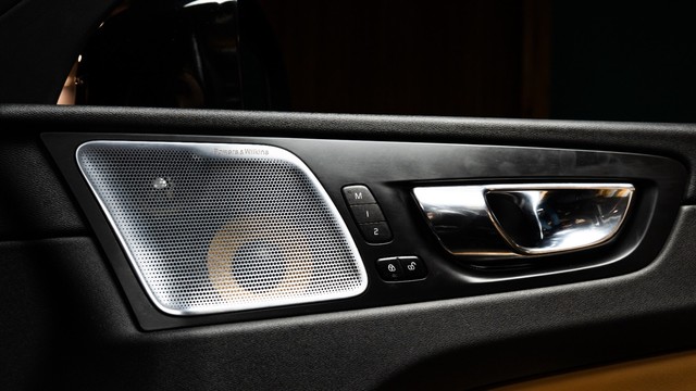 Second-hand 2019 Volvo XC60 Inscription D5 BSIV for sale in New Delhi-15