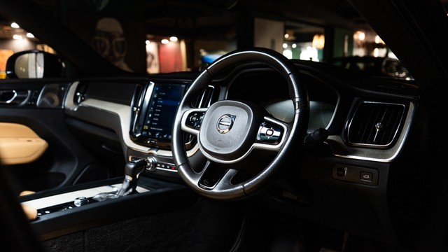 Second-hand 2019 Volvo XC60 Inscription D5 BSIV for sale in New Delhi-8