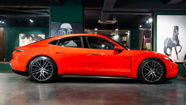 Second-hand 2024 Porsche Taycan 4S for sale in New Delhi-3