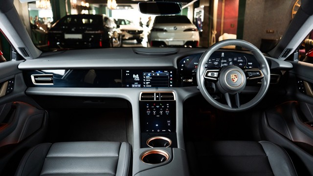 Second-hand 2024 Porsche Taycan 4S for sale in New Delhi-22