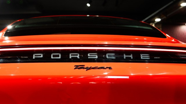 Second-hand 2024 Porsche Taycan 4S for sale in New Delhi-12