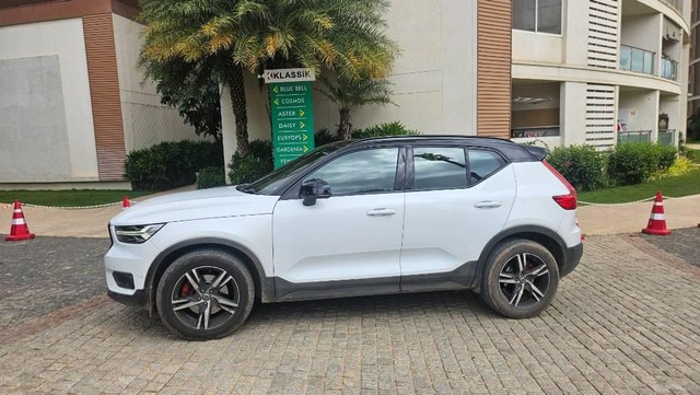 Second-hand 2019 Volvo XC40 D4 R-Design for sale in Ranga reddy-9