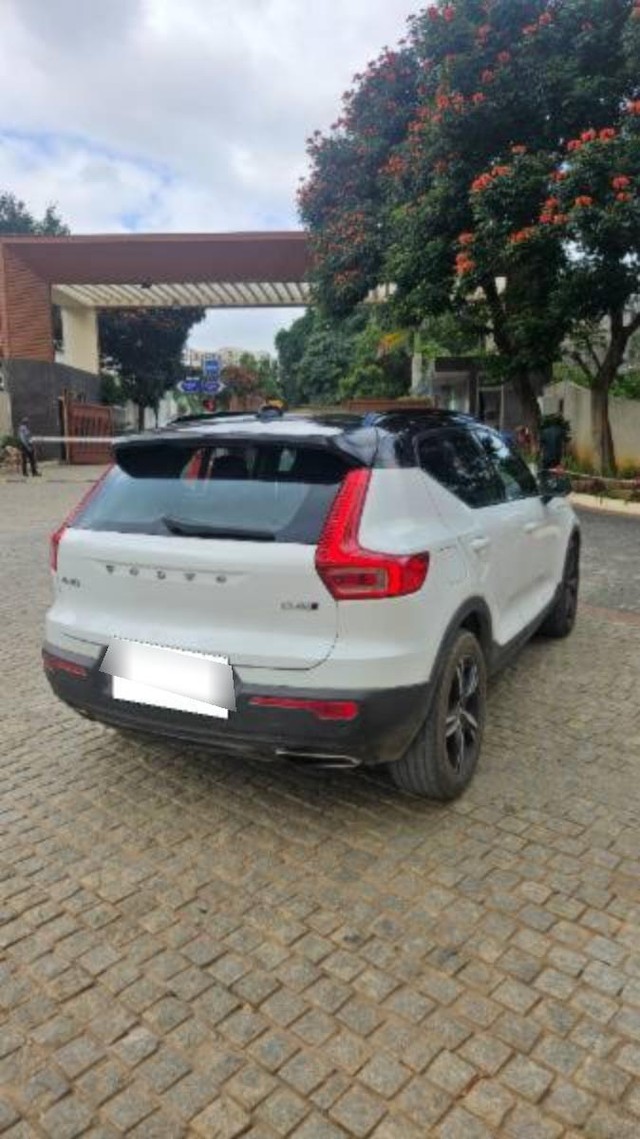 Second-hand 2019 Volvo XC40 D4 R-Design for sale in Ranga reddy-10