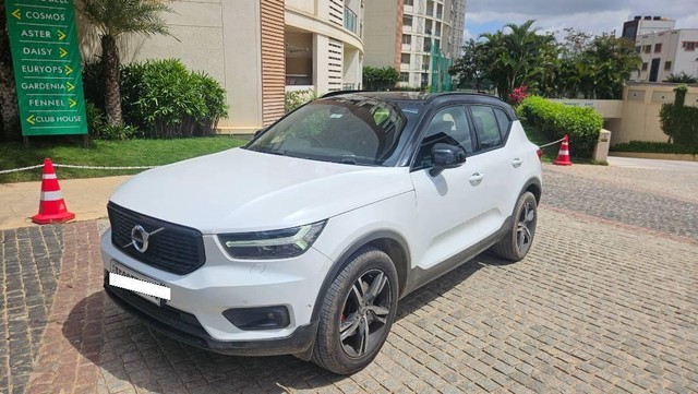 Second-hand 2019 Volvo XC40 D4 R-Design for sale in Ranga reddy-7