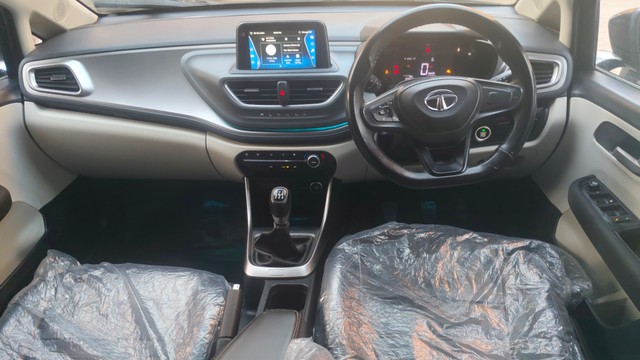 Second-hand 2023 Tata Altroz XZ CNG for sale in New Delhi-8