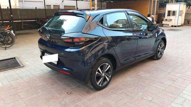 Second-hand 2023 Tata Altroz XZ CNG for sale in New Delhi-6