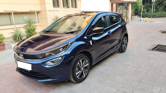 Second-hand 2023 Tata Altroz XZ CNG for sale in New Delhi-5