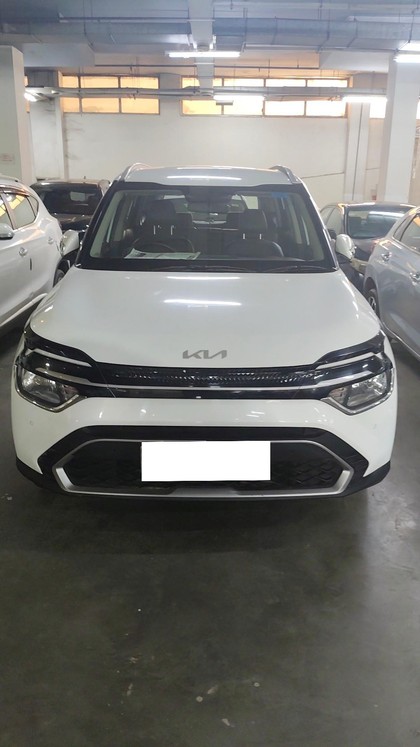 Second-hand 2022 Kia Carens Prestige BSVI for sale in New Delhi