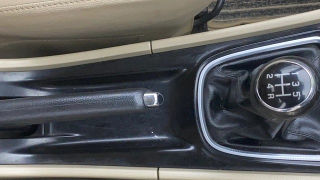 Second-hand 2017 Maruti Ciaz 1.3 Zeta for sale in Ahmedabad-13