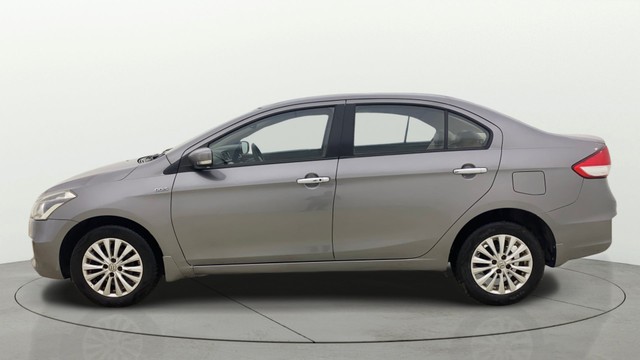 Second-hand 2017 Maruti Ciaz 1.3 Zeta for sale in Ahmedabad-5