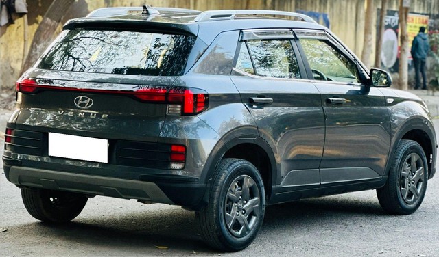 Hyundai Venue S BSVI Second-hand 2023 Hyundai Venue S BSVI for sale in New Delhi-7