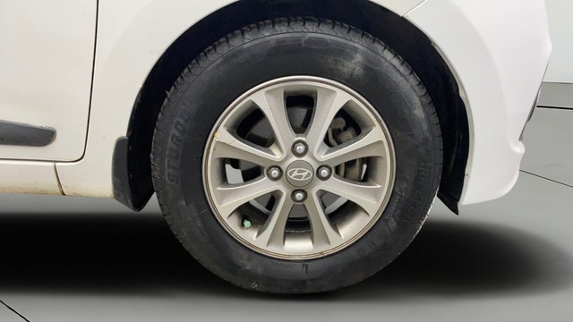 Second-hand 2016 Hyundai Grand i10 Asta Option for sale in Kochi-24