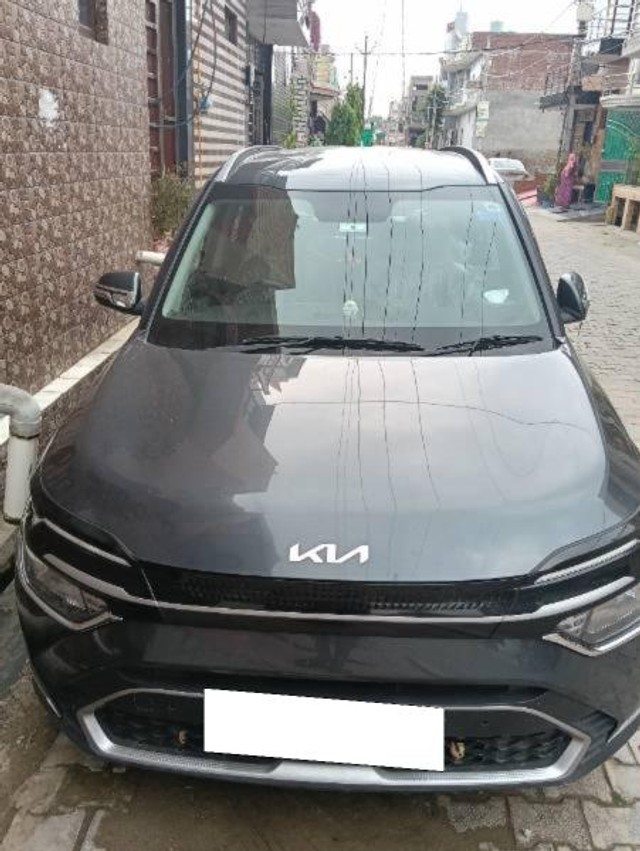 Second-hand 2023 Kia Carens Prestige BSVI for sale in Mathura-1