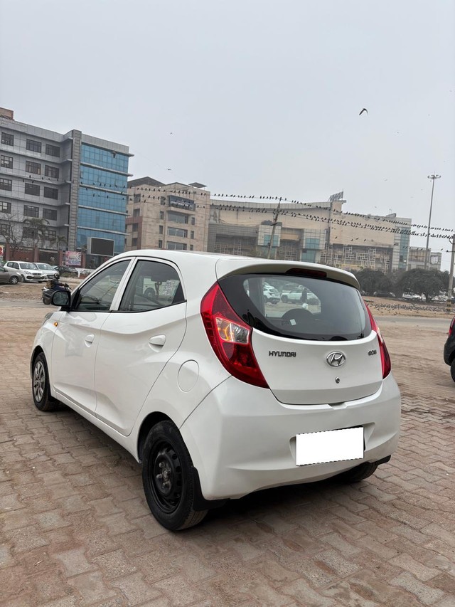 Hyundai EON Magna Second-hand 2011 Hyundai EON Magna for sale in New Delhi-8