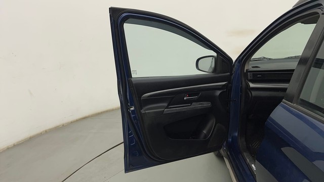 Second-hand 2019 Maruti Suzuki XL6 Alpha for sale in Mumbai-37