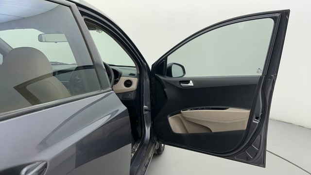 Second-hand 2017 Hyundai Xcent Petrol for sale in Ahmedabad-16