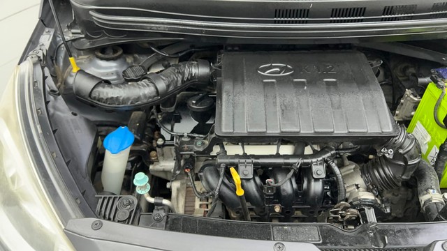 Second-hand 2017 Hyundai Xcent Petrol for sale in Ahmedabad-31