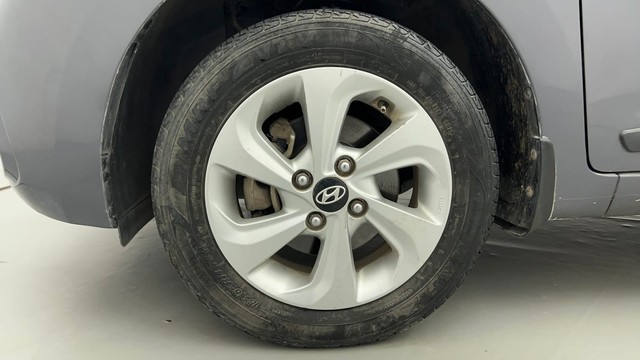 Second-hand 2017 Hyundai Xcent Petrol for sale in Ahmedabad-20