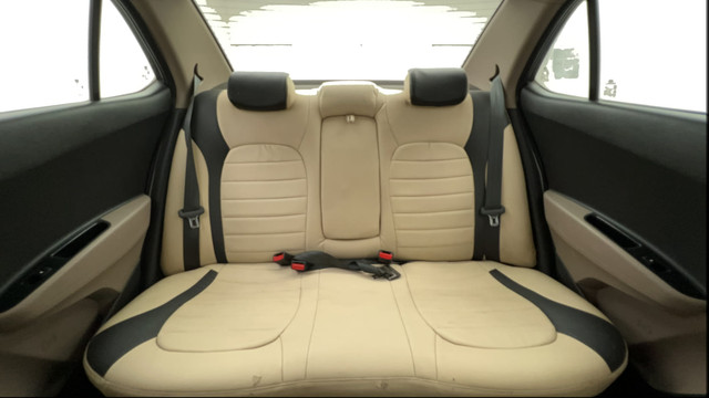 Second-hand 2017 Hyundai Xcent Petrol for sale in Ahmedabad-37