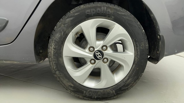 Second-hand 2017 Hyundai Xcent Petrol for sale in Ahmedabad-19