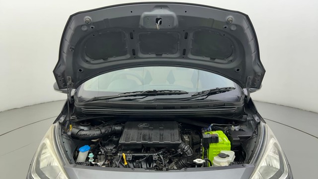 Second-hand 2017 Hyundai Xcent Petrol for sale in Ahmedabad-8