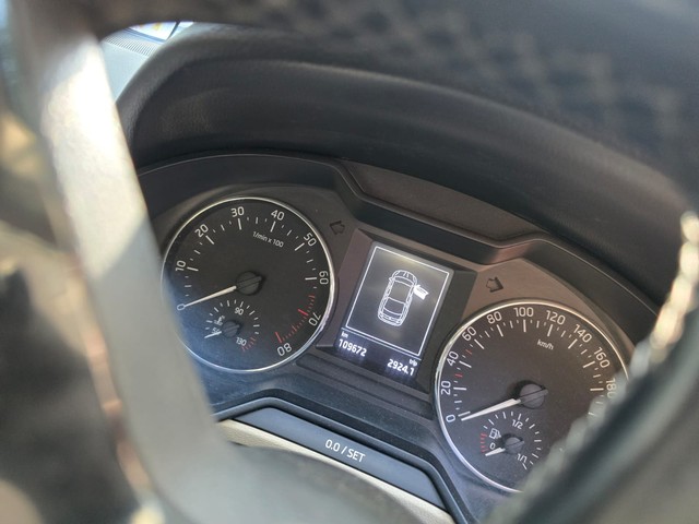 Second-hand 2015 Skoda Octavia Elegance 1.8 TSI AT for sale in Noida-5