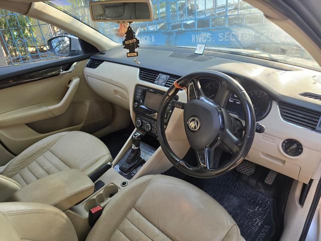 Second-hand 2015 Skoda Octavia Elegance 1.8 TSI AT for sale in Noida-4
